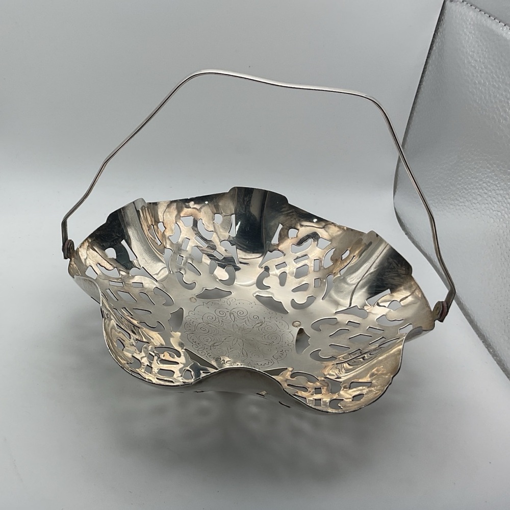 Leonard Silver Plated Pierced Bon Bon Basket w/ Handle 7.5” Vintage Dish